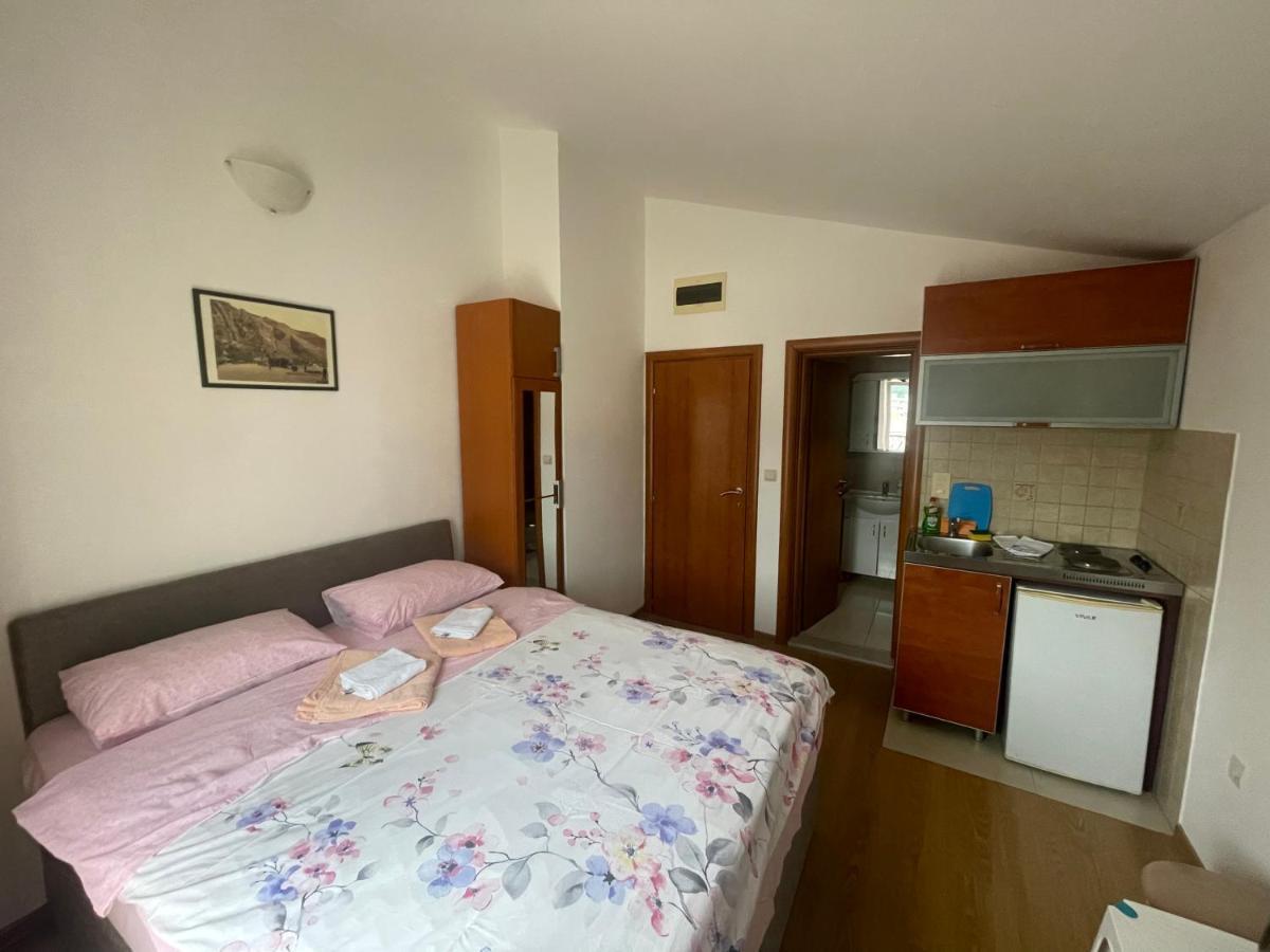 Apartments Manojlovic บุดวา ภายนอก รูปภาพ