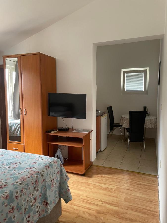 Apartments Manojlovic บุดวา ภายนอก รูปภาพ