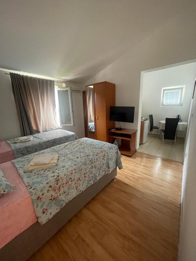 Apartments Manojlovic บุดวา ภายนอก รูปภาพ