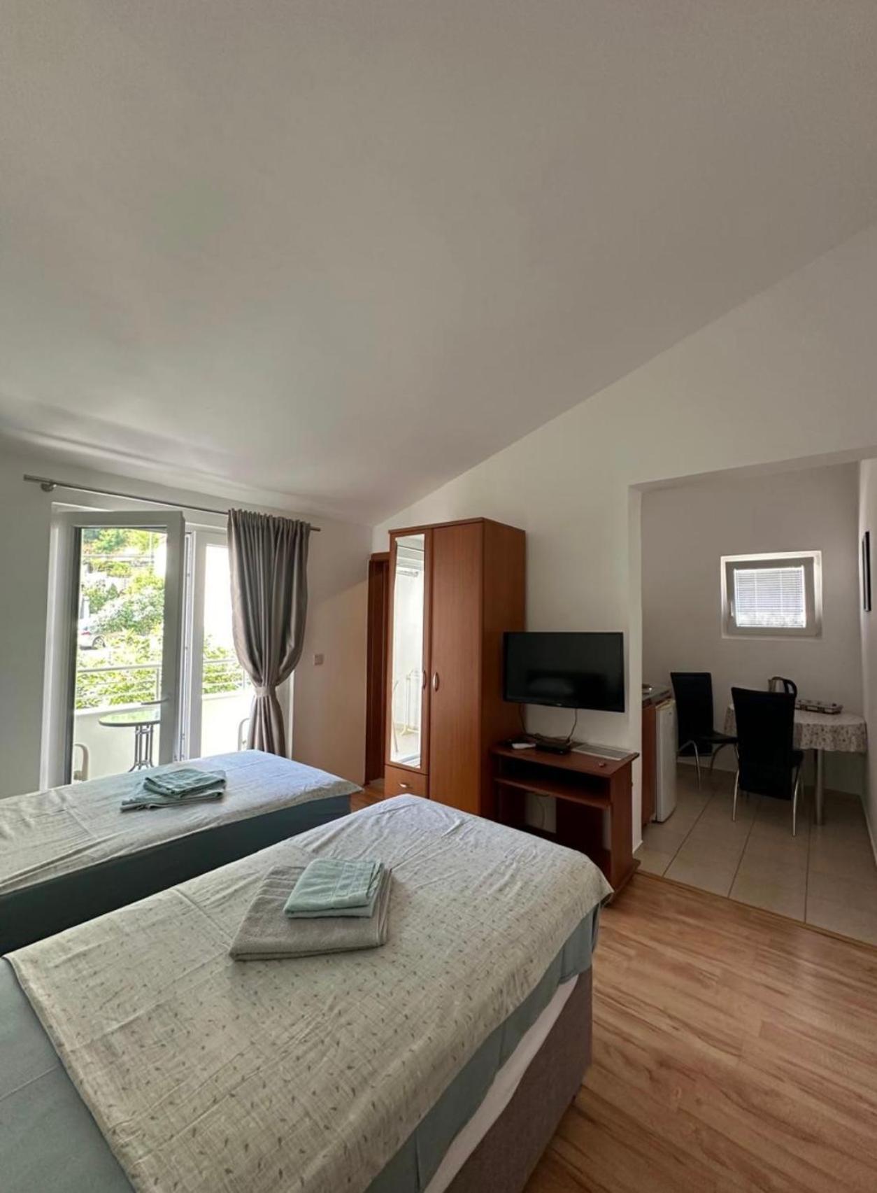 Apartments Manojlovic บุดวา ภายนอก รูปภาพ