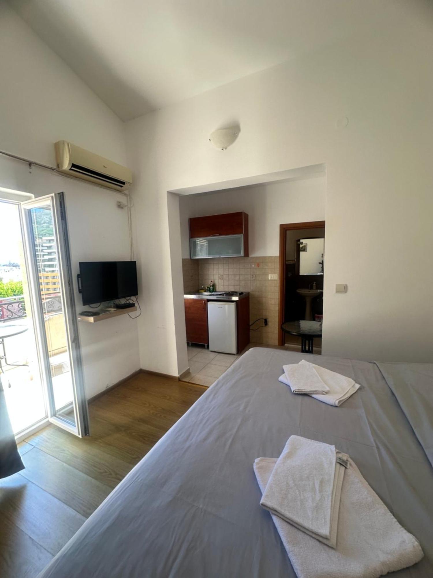 Apartments Manojlovic บุดวา ภายนอก รูปภาพ