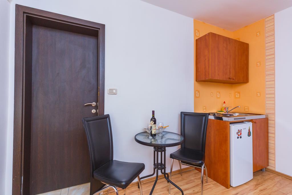 Apartments Manojlovic บุดวา ภายนอก รูปภาพ