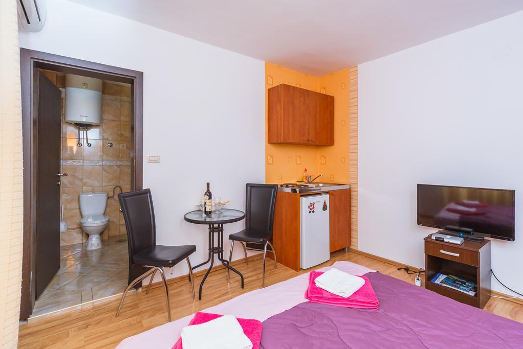 Apartments Manojlovic บุดวา ภายนอก รูปภาพ